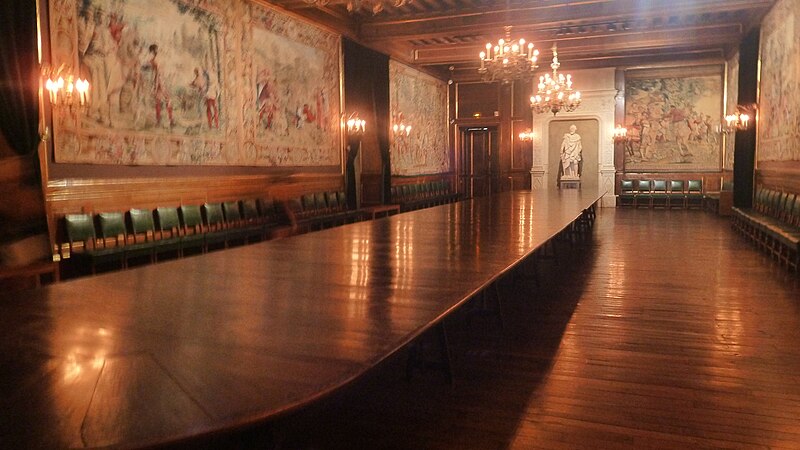 File:Table de Réception Chateau de Pau.JPG