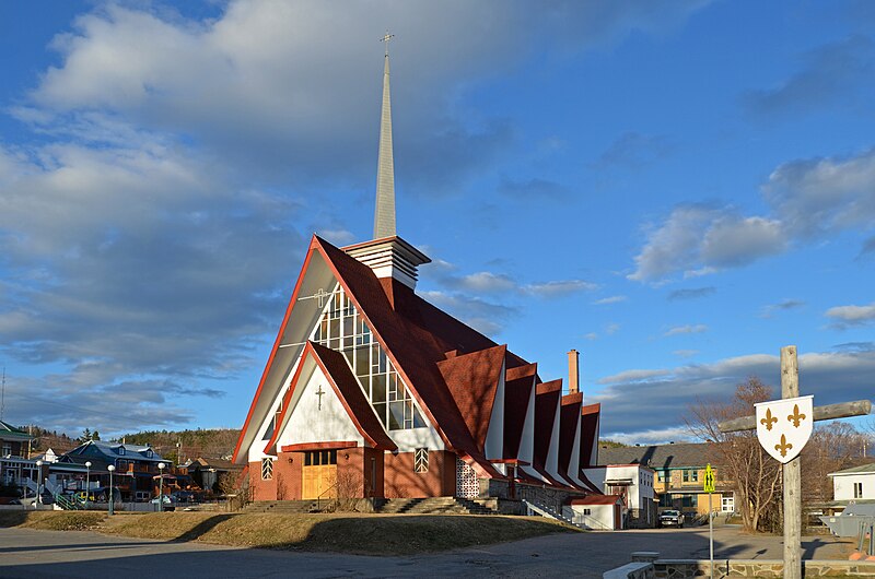 File:Tadoussac - Eglise Sainte-Croix (1).jpg