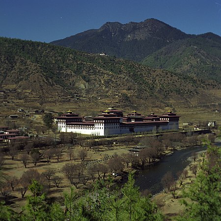 ไฟล์:Tashichoedzong-Bhutan-2001.JPG