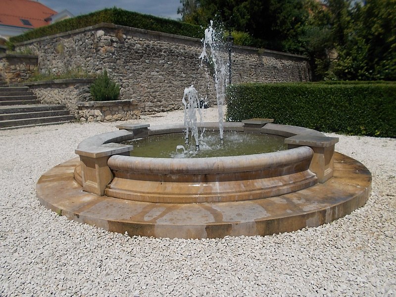 File:Teleki-Wattay Mansion, fountain, 2017 Pomáz.jpg