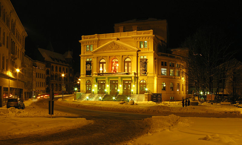 File:Theater Altenburg bei Nacht.jpg