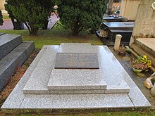 Tumba de Adrien Perret-Maisonneuve en el cementerio de Touquet-Paris-Plage.jpg