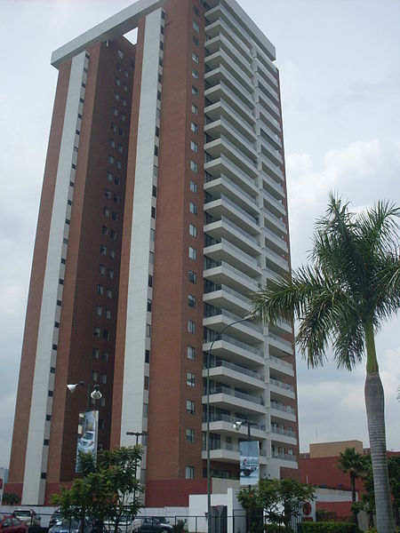 File:Torre El Pedregal desde la calle.JPG