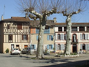 Traditional buildings in Simorre (cropped).jpg