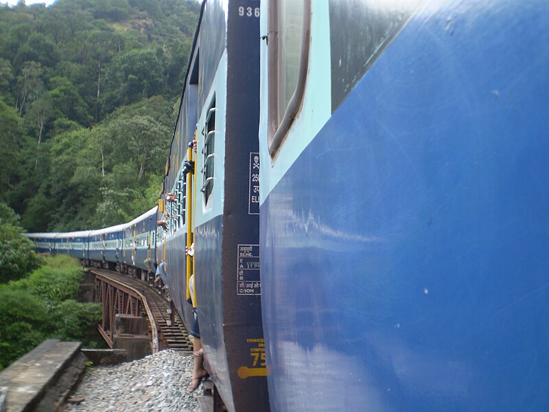 File:Train enroute green route.JPG