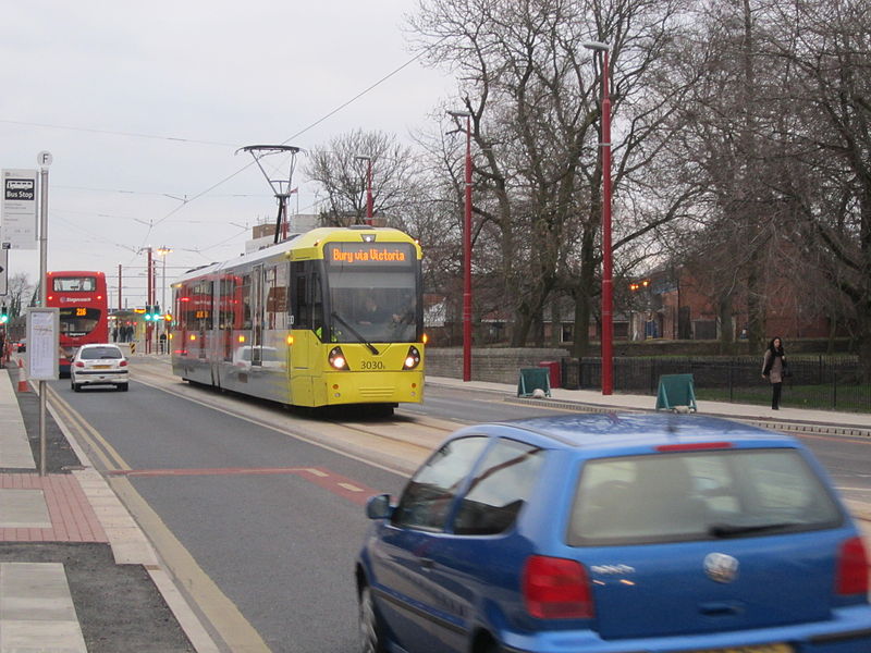 File:Tram terminating on Ashton Road, Droylsden (1).JPG