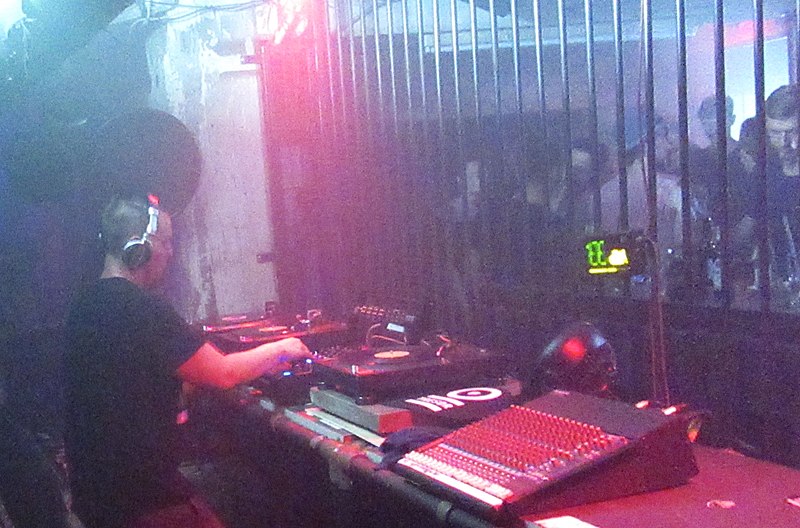 File:Tresor Nightclub Berlin DJ 3 (cropped twice).jpg
