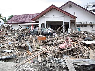 Le macerie dello tsunami del 2004 a Banda Aceh.