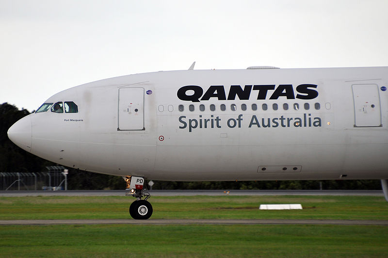 File:VH-QPD 'Port Macquarie' Airbus A330-303 Qantas (9939957196).jpg