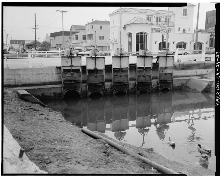 File:VIEW OF WASHINGTON STREET TIDEGATES IN GRAND CANAL, IN OPEN POSITION, LOOKING SOUTH FROM THE EAST SIDE OF GRAND CANAL - Venice Canals, Community of Venice, Los Angeles, Los HAER CAL,19-LOSAN,74-27.tif