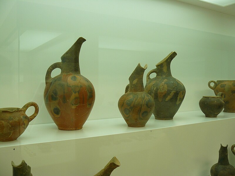 File:Vasiliki ware from Phournou Koryphi.JPG