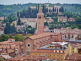 Verona Blick vom Torre dei Lamberti auf die Church of Sant'Anastasia 2.jpg