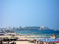 Blick auf die Altstadt von Jaffa vom Damm von Tel Aviv aus