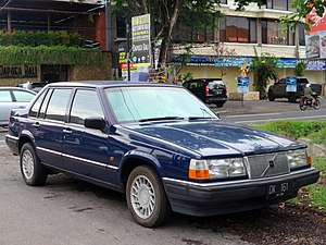 Volvo 960 (depan), Denpasar