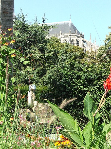 File:Vue cathédrale depuis jardins Pelletier.JPG