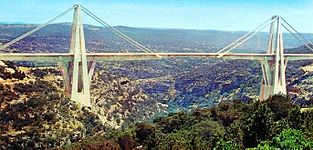 Le pont du Wadi al-Kuf à El Beïda, Libye.