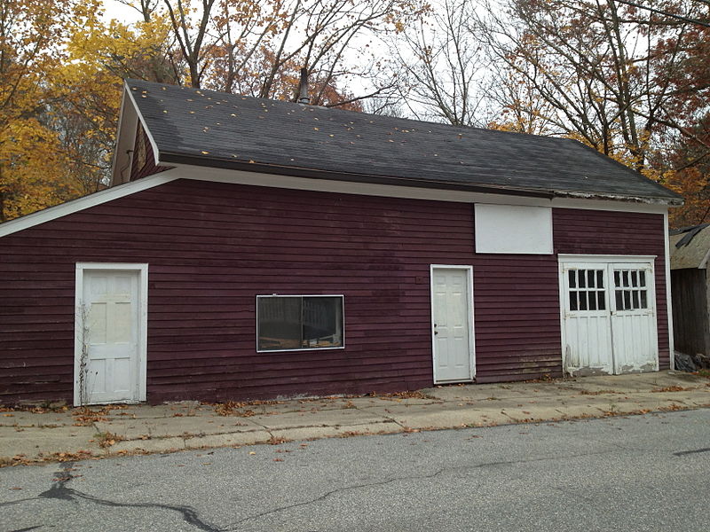 File:Waukentuck Mill storage building, Uxbridge MA.jpg