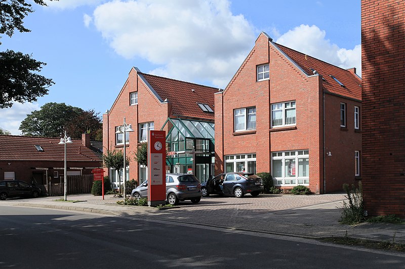 File:Weener Stapelmoor - Hauptstraße 01 ies.jpg