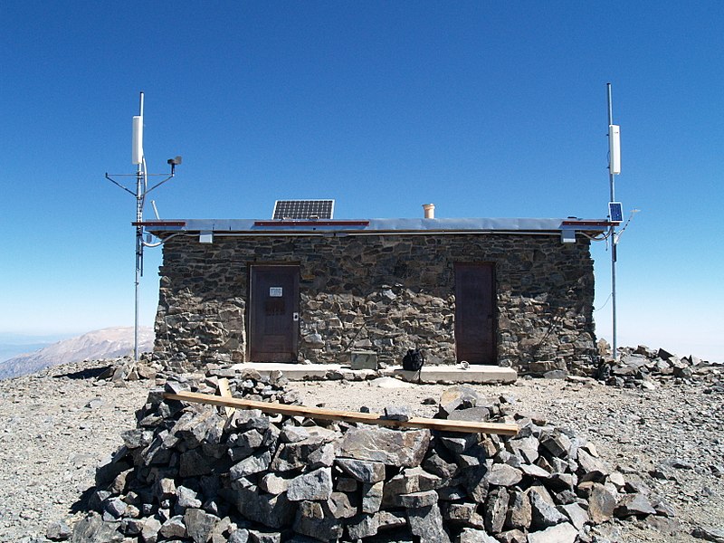 File:White-Mountain-Peak-Summit-Lab.jpg