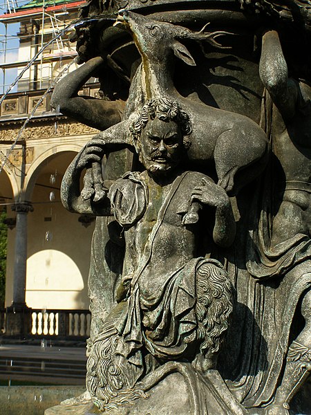 File:Zpívající fontána - satyr.JPG