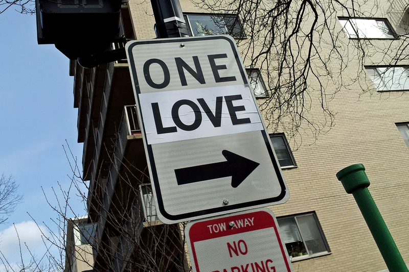 File:"ONE LOVE" sign (9727431211).png