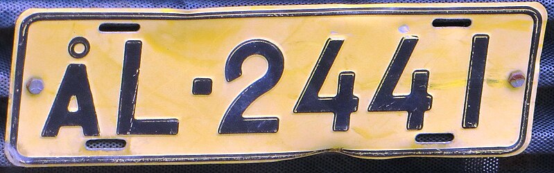 File:Åland old tractor plate (3).jpg