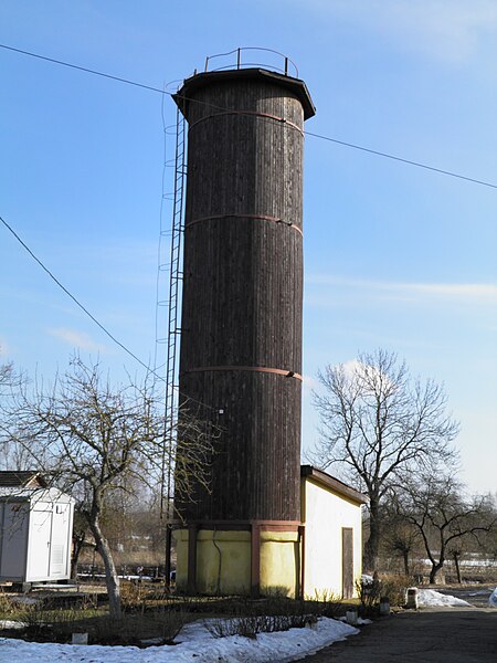 File:Ūdenstornis Vecumnieku stacijā.jpg