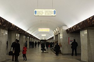 Kitay-Gorod (stantsiya metrosi), zal yujnogo napravleniya, ukazateli.JPG