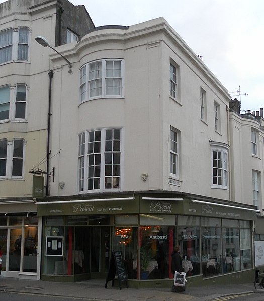 File:105 Western Road, Brighton (NHLE Code 1381103) (January 2012).JPG