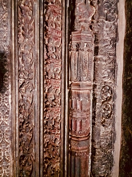 File:11th century Kasivisvesvara temple, Lakkundi, Karnataka India - 73.jpg