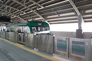 アガルガオン駅を走る6号線