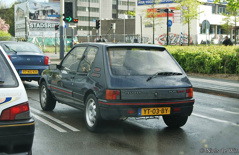 File1990 Peugeot 205 GTI 1.9 (13952960581).jpg