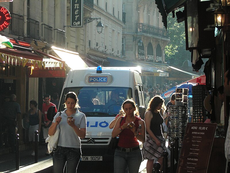 File:2005 June 18 tourism in Paris 14.jpg