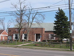 A filial de Eggertsville-Snyder da Biblioteca Pública do Condado de Buffalo & Erie em Snyder, "Distrito Comercial" de Nova York