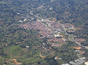 2018 Vista aérea desde el noroeste de Marinilla (Antioquia).jpg