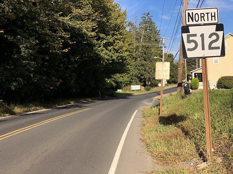 File:2022-09-29 16 54 34 View north along Pennsylvania State Route 512 (East Bangor Highway) just south of West Central Avenue in East Bangor, Northampton County, Pennsylvania.jpg