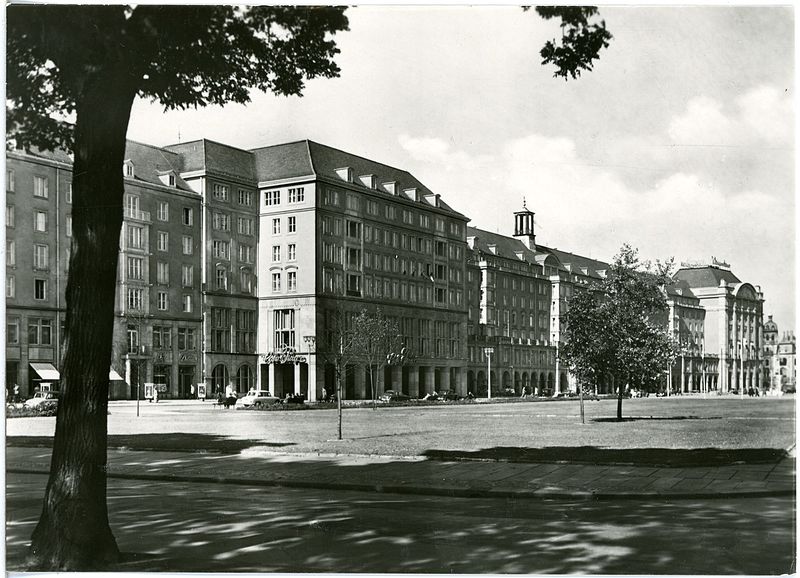 File:29592-Dresden-1959-Am Altmarkt-Brück & Sohn Kunstverlag.jpg
