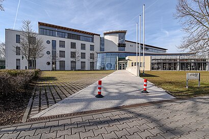 So kommt man zu Amtsgericht Rüsselsheim mit den Öffentlichen - Mehr zum Ort Hier