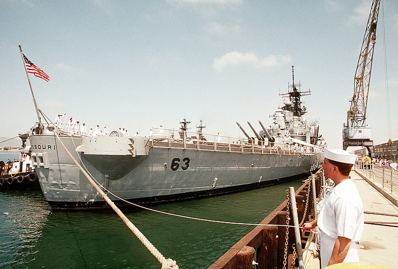 File:A sailor holds a mooring line attached to the battleship USS MISSOURI (BB-63). The vessel has just returned to Naval Station, Long Beach, following deployment in the Persian Gulf du - DPLA - bbd80b13b05dae3a46e0a25c9c53d7a3.jpeg