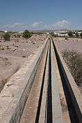 Vista del canalillo central de hormigón.