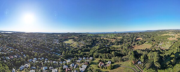 Aerial panorama of Maleny facing the hinterland. 2023.