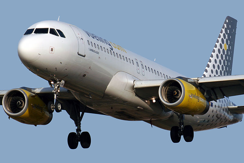 File:Airbus A320-232 Vueling EC-LQK (8738015317).jpg