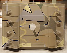 صندوق کشودار «چِتونیا»، طراحی توسط: الساندرو مندینی، (۱۹۸۴ میلادی)