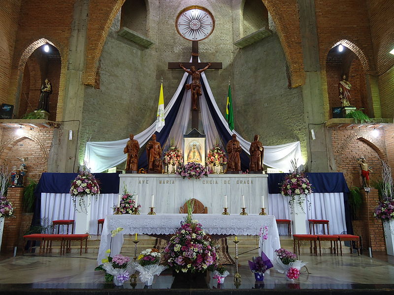 File:Altar do Santuário.JPG