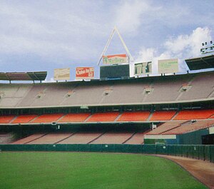 Anaheim Stadium 1986.jpg