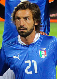 Pirlo en un partido contra Bélgica por la clasificación a la Copa Mundial de Fútbol de 2014