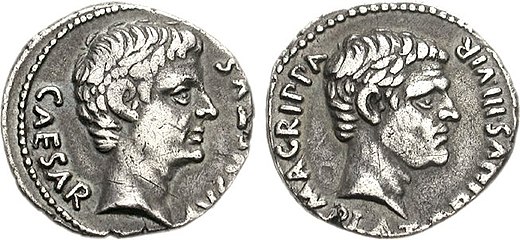 Een denarius met aan de voorzijde Augustus en aan de keerzijde Agrippa, door C. Sulpicius Platorinus geslagen in 13 v.Chr. (Bron: CNG Coins)