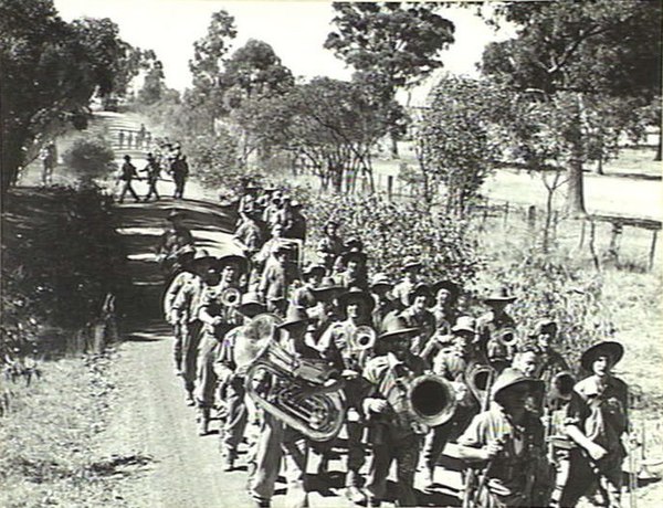 Troops from the 2/7th march to the rifle range at Puckapunyal, February 1940