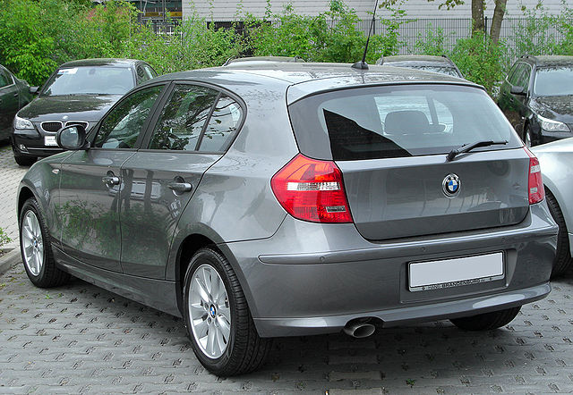 File:BMW 1er Facelift 3-dr.jpg - Wikimedia Commons