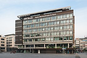 Deutsch: Sitz der BW-Bank am Kleinen Schlossplatz in Stuttgart. Entstanden 1963-1968, Architekt Rolf Gutbrod (Paul-Bonatz-Preis 1972).